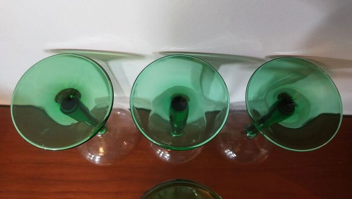 Fabulous Set of Four Vintage Retro Luminarc Long Emerald Green Stemmed Alsace White Wine Glasses, Made in France, Circa 1970, (Straight Stems)