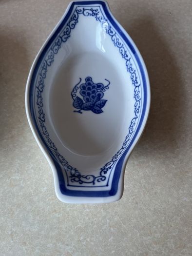 Oven to Table 2Colbalt/White Serving Dushes