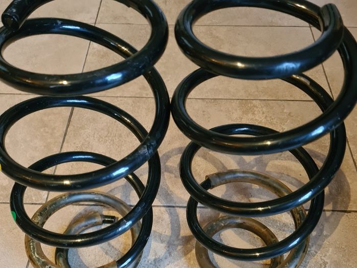 Mercedes-benz Vito W447 Two Front Coil Springs