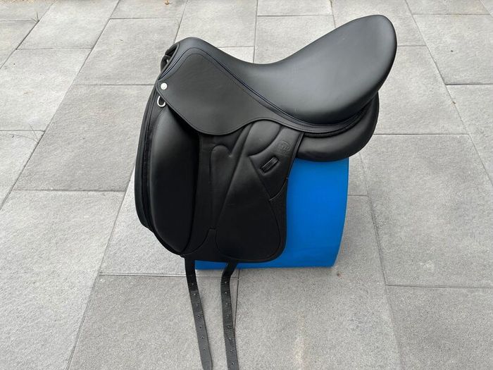 Devoucoux Makila S Dressage Saddle - As new