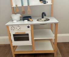 kids play kitchen