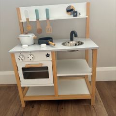 kids play kitchen