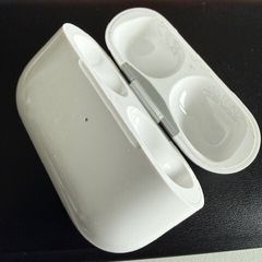 Apple AirPods 2 charging case (no AirPods)