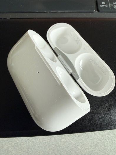 Apple AirPods 2 charging case (no AirPods)