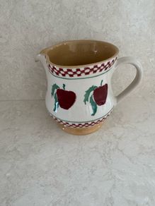 Nicholas Mosse jug (Apple)