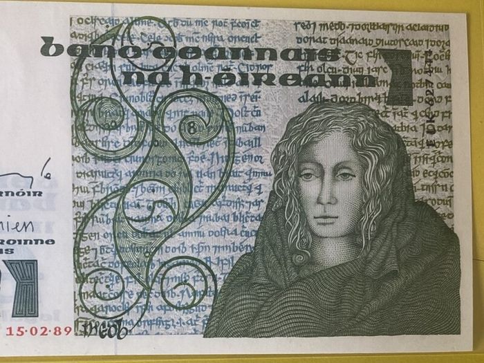 Queen Medb - Maeve, 1989, Free Post