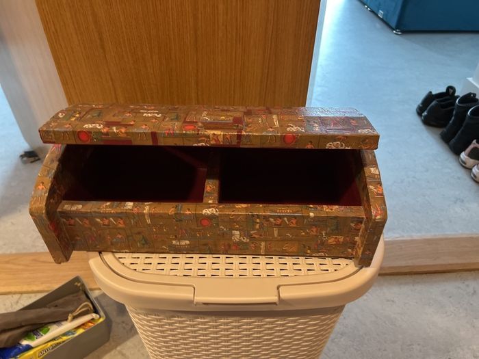 wooden box/shelf