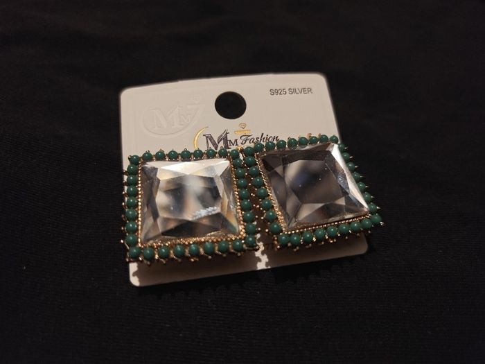 stud earrings