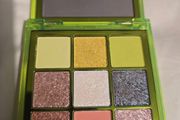 Huda Neon Green Obsessions Palette