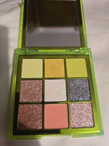 Huda Neon Green Obsessions Palette