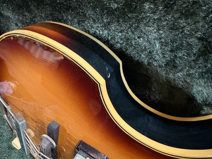 Greco VB-500 Violin Bass Sunburst 1983