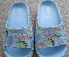 NEW.boy's sliders.size 13/32
