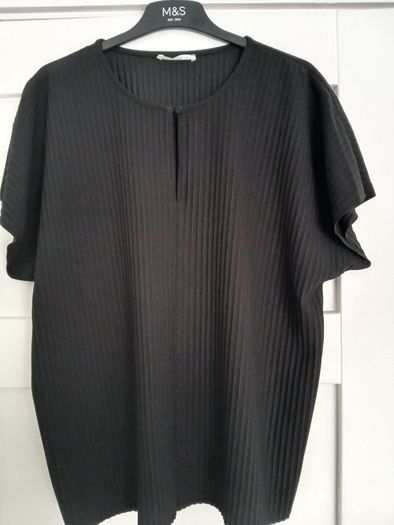 Black Dunnes short sleeved top, size large, new