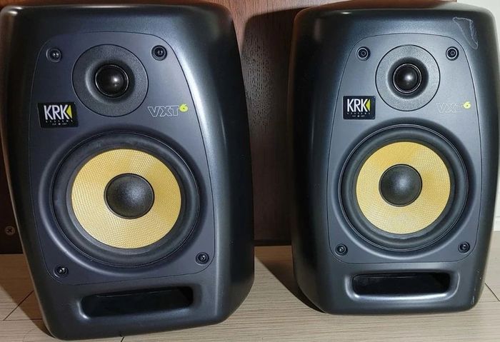 KRK VXT6 Monitors