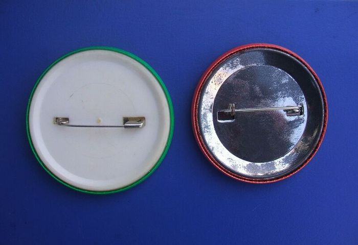 LLOYDS BANK (Access credit card & insurance cover) - two promotional button badges (1980s / 1990s)
