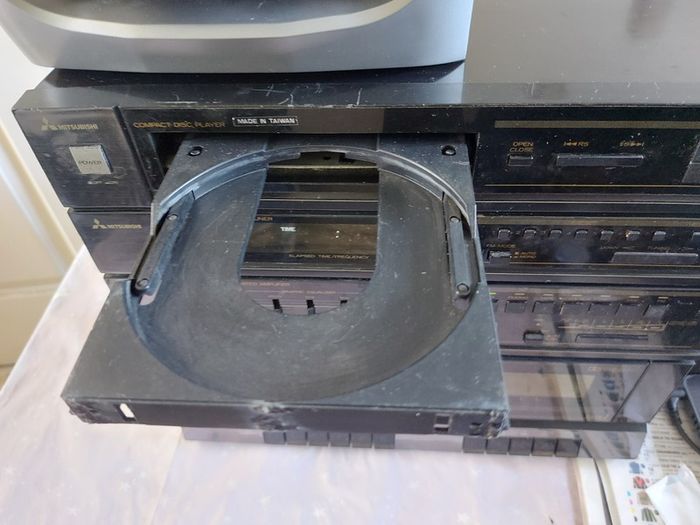 Mitsubishi Music Centre, Model DA-60R, Radio, CD, Tape, Phono, Aux, 2 Philips speakers included, in good condition for its age