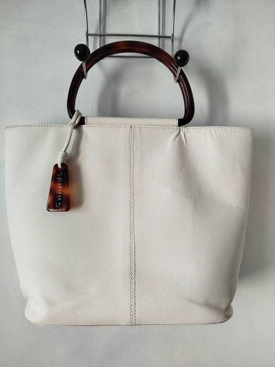 Chanel white calfskin leather tote with tortoiseshell handles 650 euro