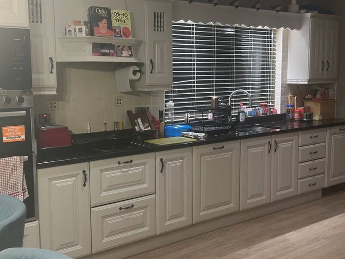 Full kitchen