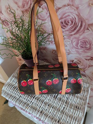 Barrel handbag