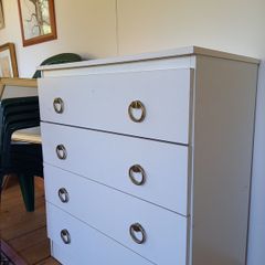 Chest of drawes