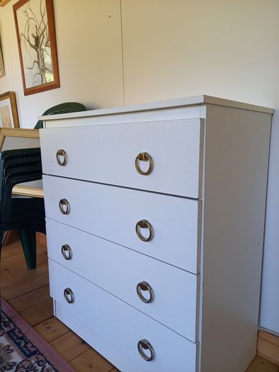 Chest of drawes
