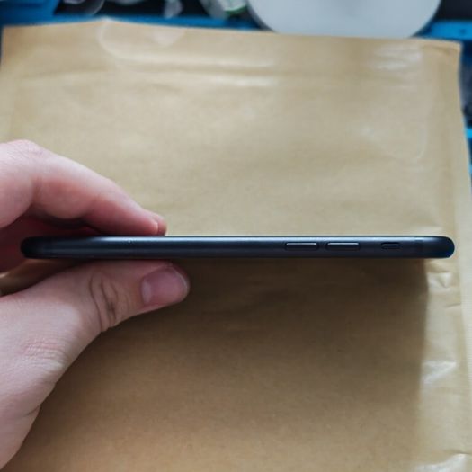 Apple iPhone 7 - 32GB - Black - 3 Network - Activation Locked (For Parts / Repair)