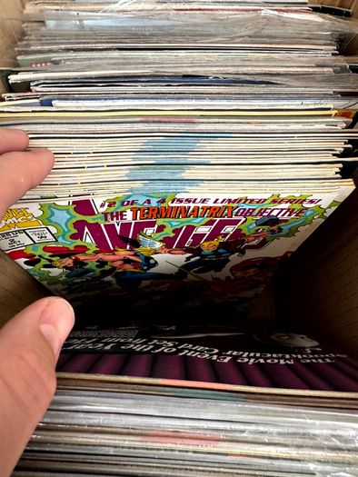 Marvel & DC Long Comic Box w 300 comics for Sale