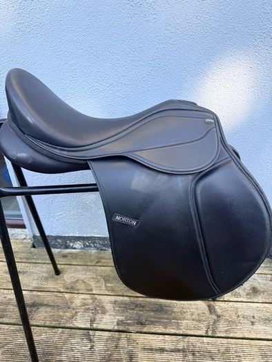 Norton 17 inch Medium GP Saddle Excellent Condition