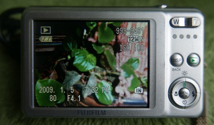 Fujifilm FinePix J38-12.2 MP-Digital Camera- Charging Cable-Tested