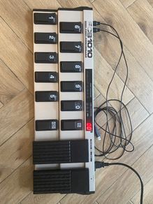Behringer FCB1010 MIDI Foot Controller