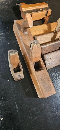 7 wooden planes