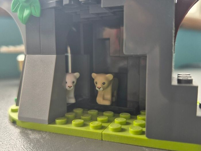 LEGO City 60307 Wildlife Rescue Camp - 100% COMPLETE with All Figures & Accessories!