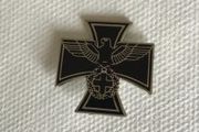 WW2 German Army uniform pin/badge