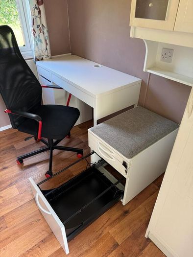 Desk, Chair & Lockable Pedestal Drawer Unit