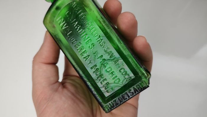 396 - Antique Aceite De Bellotas y Savia De Coco Green Glass Bottle