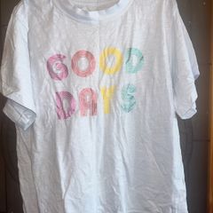 Size 26" leigh tucker willow T-shirt