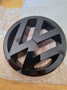 VW gloss gloss black front grille bagde