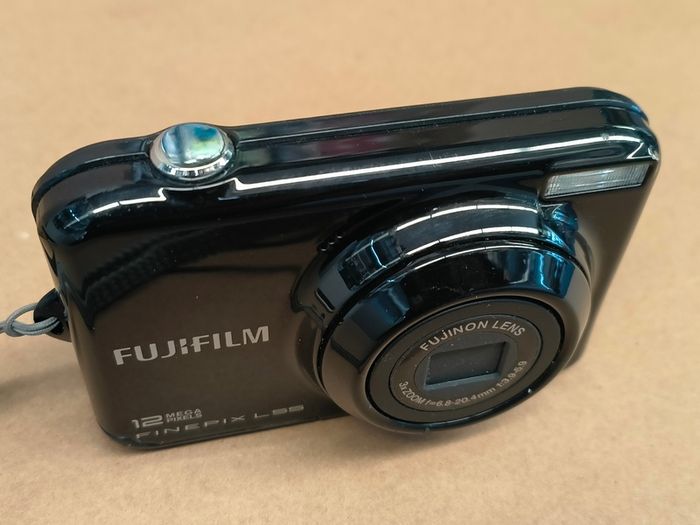 Fujifilm FinePix L55 Digital Camera - Black (12MP, 3x Optical Zoom) 2.4 inch LCD Screen