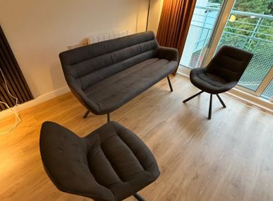 Couch & 2 x chairs
