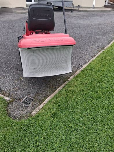 Honda HF 2315 V-Twin Hydrostatic Ride on Lawnmower