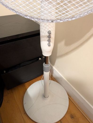 White Oscillating Pedestal Fan - Excellent Condition