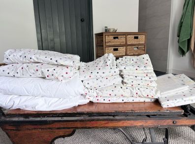 Pottery Barn Kids Organic Bed Sheet Sets (2x Twin) - multi-colored stars