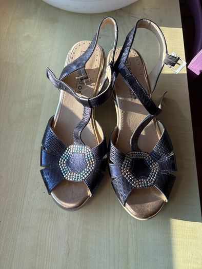 sandals worn once  size 41