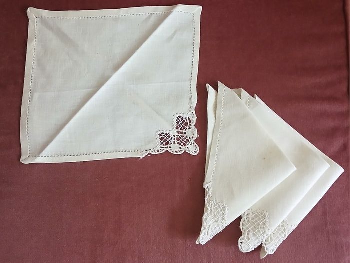 Luxury set of tablecloths for party