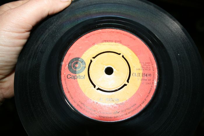 Single Vinyl's  85 pieces