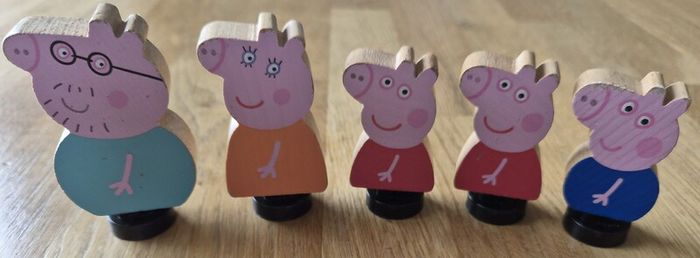 Peppa pig family wooden figures
