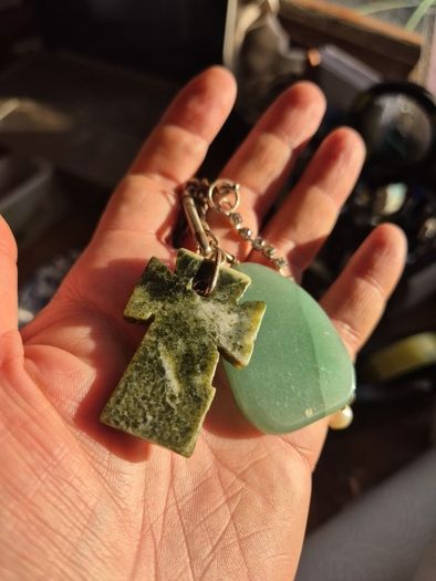 Vintage Irish Keyring with 2 Green Stones