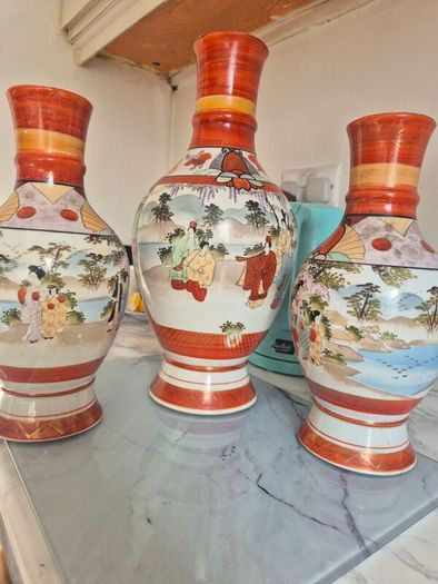 Vinage Japanes e kutani porcelain vase set-signed Kutani