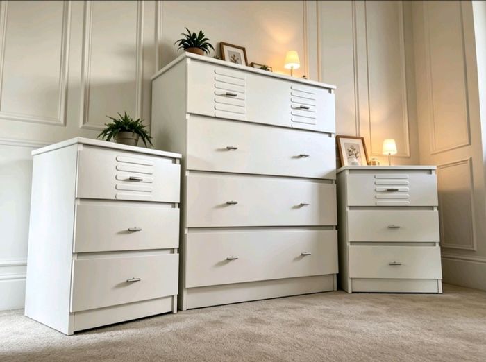 Chest of Drawers & 2 Lockers
