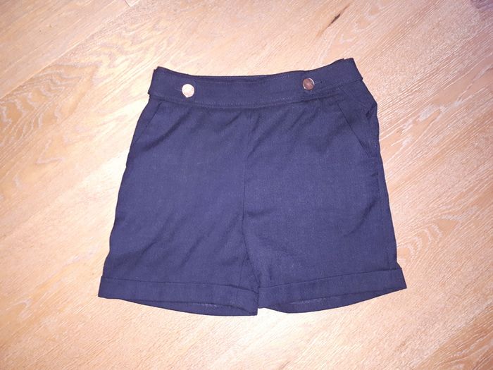 H & M Ladies Shorts (Size 34) / US 4